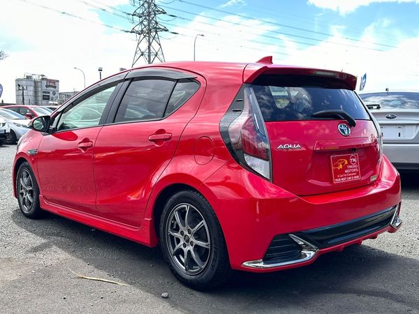 2015 Toyota Aqua Carousel 4
