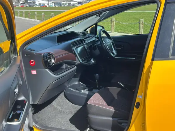 2017 Toyota Aqua G PACKAGE PUSH START Carousel 5