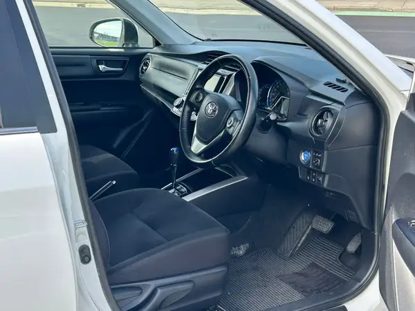 2017 Toyota Corolla Fielder Hybrid Carousel 5
