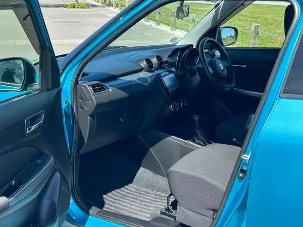 2017 Suzuki Swift 5D XG Carousel 9