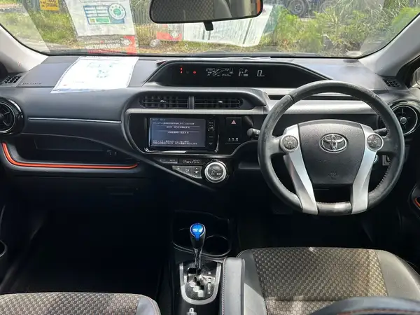 2015 Toyota Aqua X- URBAN Carousel 7