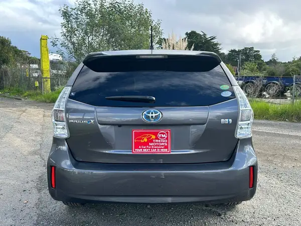 2013 Toyota Prius Carousel 4