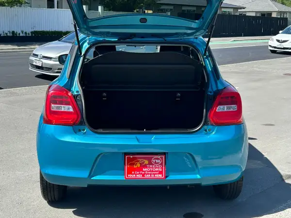 2017 Suzuki Swift 5D XG Carousel 5