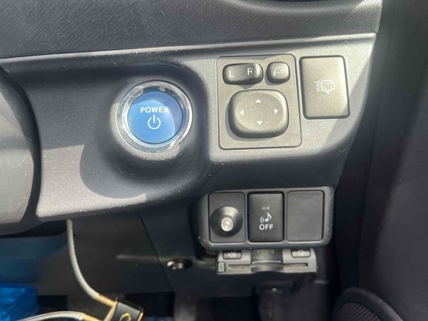 2014 Toyota Aqua Carousel 1
