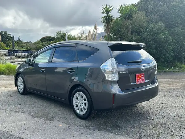 2013 Toyota Prius Carousel 6