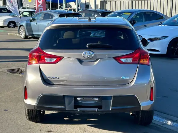 2012 Toyota Auris Carousel 5