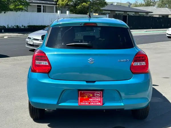 2017 Suzuki Swift 5D XG Carousel 4