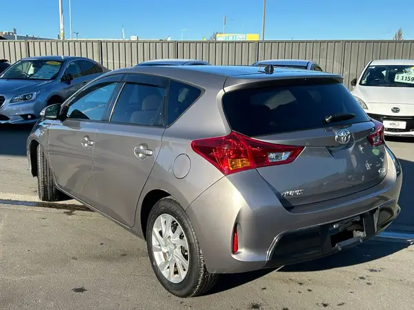 2012 Toyota Auris Carousel 3