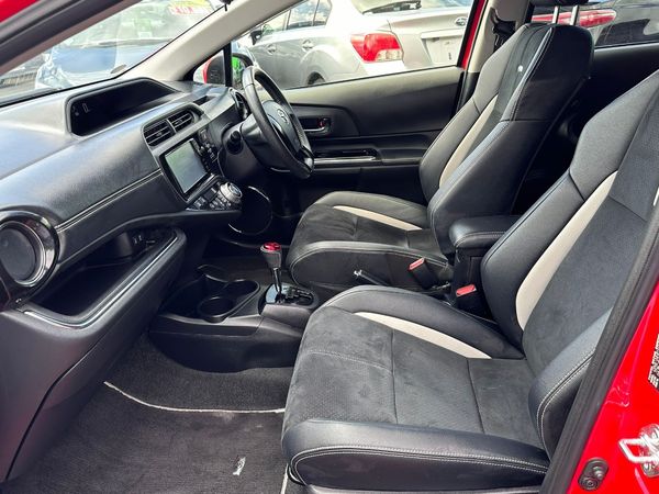 2015 Toyota Aqua Carousel 3