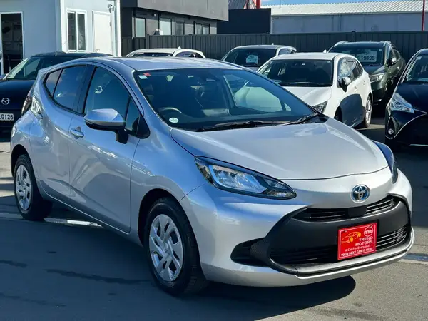 2022 Toyota Aqua X 4WD Carousel 3