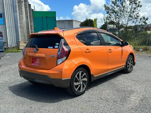2015 Toyota Aqua X- URBAN Carousel 15