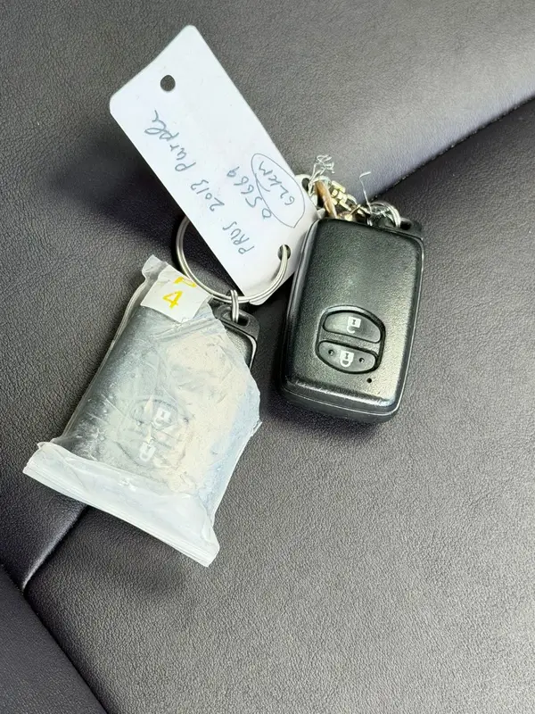 2013 Toyota Prius S MYCOORDE Carousel 13