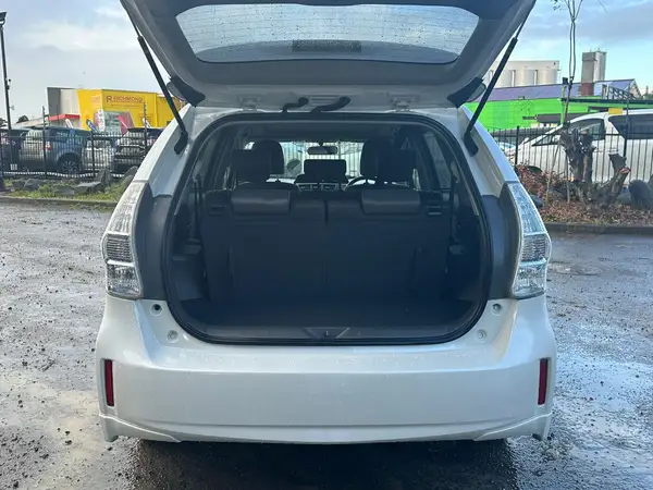 2012 Toyota Prius ALPHA GTSULI SELECT SKYLIGHT P 7 SEATER Carousel 6