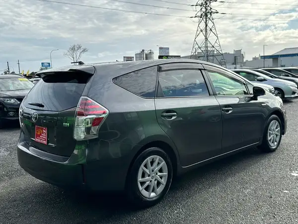 2015 Toyota Prius Carousel 8
