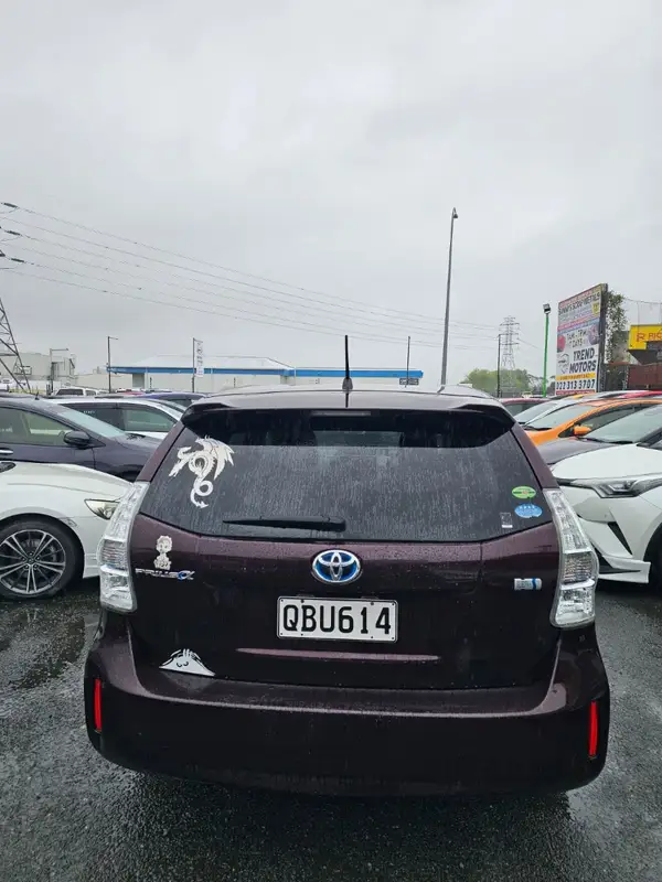 2014 Toyota Prius Carousel 1
