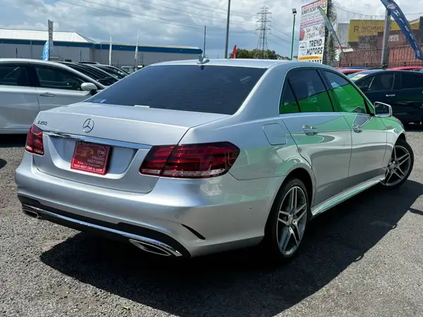 2015 Mercedes-Benz E 250 AVG Carousel 2