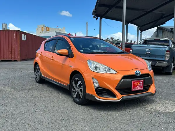 2015 Toyota Aqua X- URBAN Carousel 13