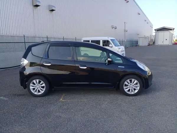 2013 Honda Fit Hybrid XH selection fine style Carousel 3