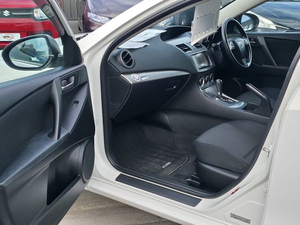 2012 Mazda Axela Carousel 1