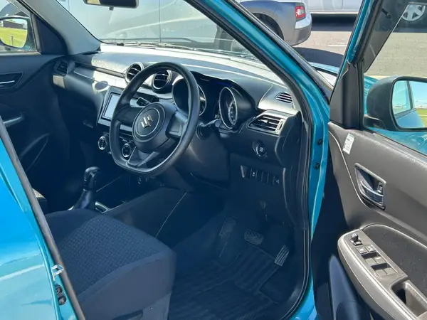 2017 Suzuki Swift 5D XG Carousel 6