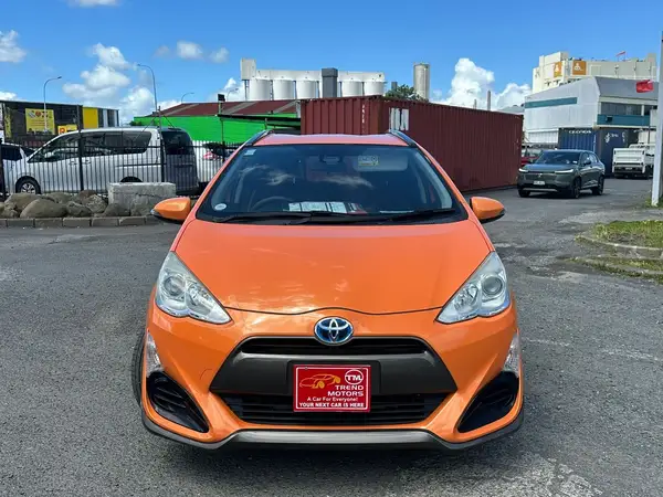 2015 Toyota Aqua X- URBAN Carousel 14