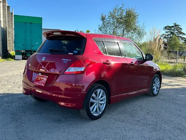 2013 Suzuki Swift RS Carousel 1