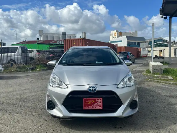 2017 Toyota Aqua Carousel 6
