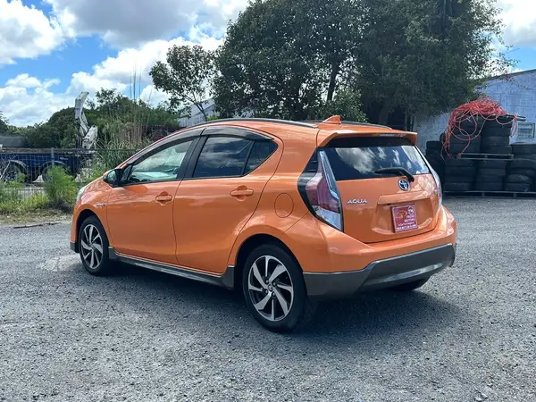 2015 Toyota Aqua X- URBAN Carousel 12