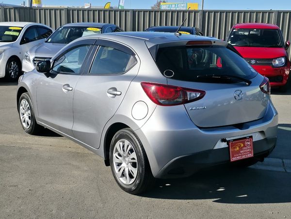2016 MAZDA DEMIO SKYACTIVE Carousel 4
