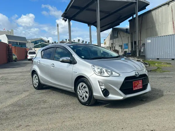 2017 Toyota Aqua Carousel 5