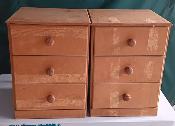 2x Bedside Cabinets