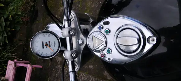 07 Triumph America Bonneville Carousel 3