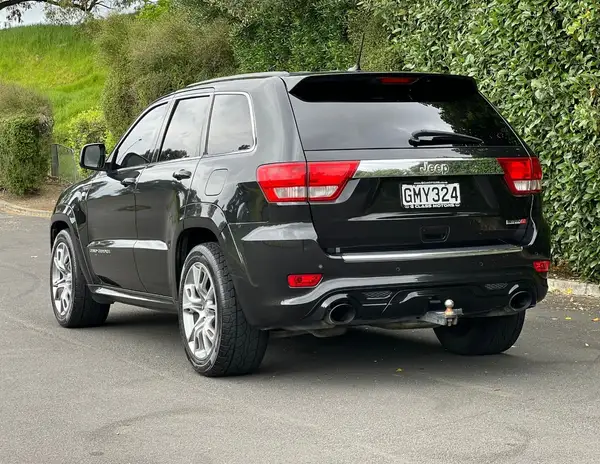 2012 Jeep Grand Cherokee SRT8 6.4L-V8 4WD **Full Leather Seats** Carousel 4