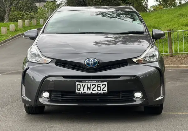 2018 Toyota Prius **CX ,5 Seats, Apple Android Play** Carousel 1
