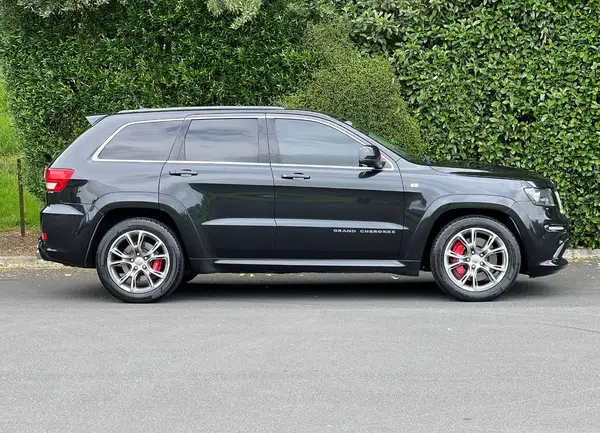 2012 Jeep Grand Cherokee SRT8 6.4L-V8 4WD **Full Leather Seats** Carousel 3