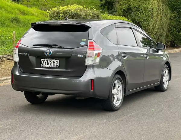 2018 Toyota Prius **CX ,5 Seats, Apple Android Play** Carousel 5