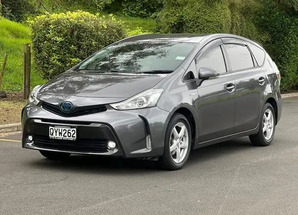 2018 Toyota Prius **CX ,5 Seats, Apple Android Play** Carousel 2