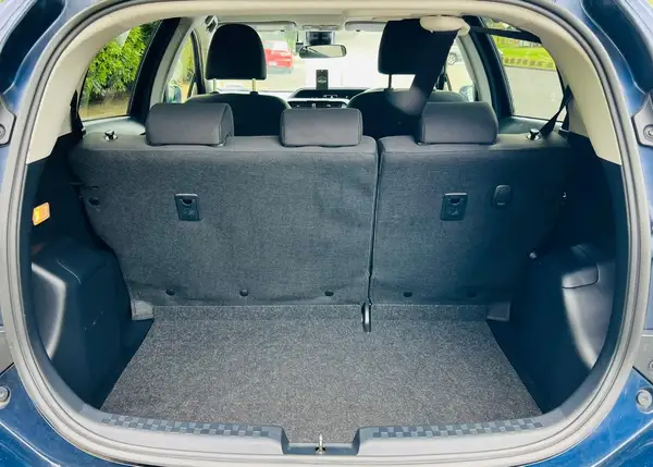  2019 Toyota Aqua **Parking sensors, Push start** Carousel 7