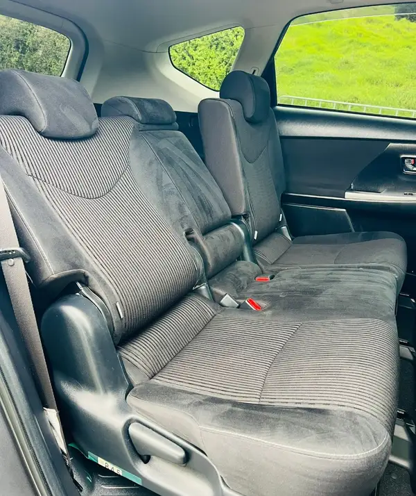 2018 Toyota Prius **CX ,5 Seats, Apple Android Play** Carousel 8