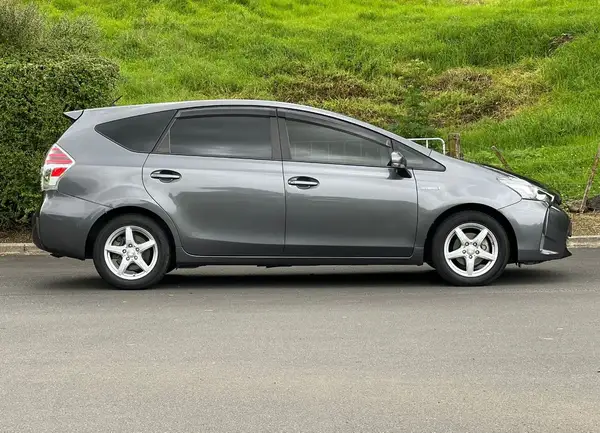 2018 Toyota Prius **CX ,5 Seats, Apple Android Play** Carousel 3