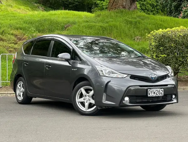 2018 Toyota Prius **CX ,5 Seats, Apple Android Play**