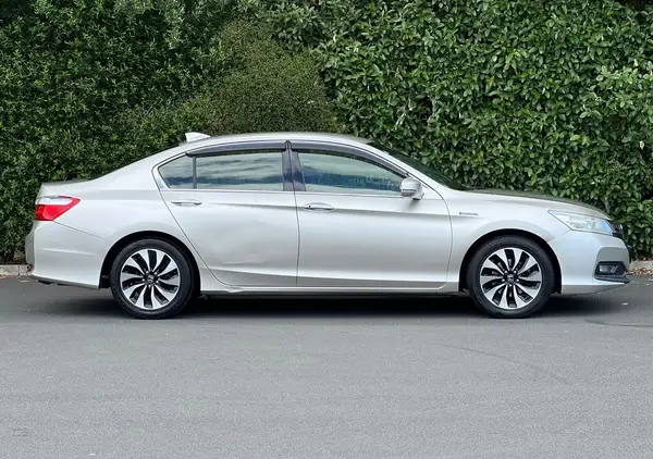  2014 Honda Accord 2.0L Hybrid On Special **Radar Cruise, Rear Shade, Alloys** Carousel 2