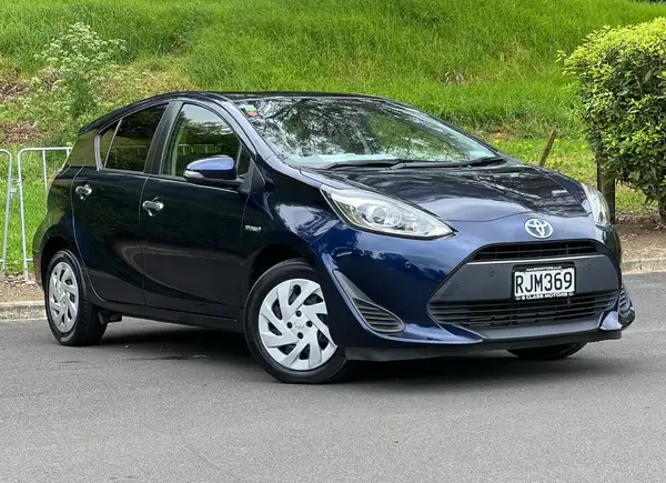  2019 Toyota Aqua **Parking sensors, Push start**