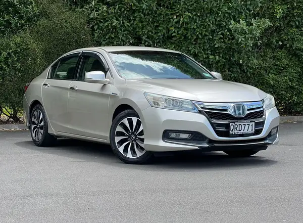  2014 Honda Accord 2.0L Hybrid On Special **Radar Cruise, Rear Shade, Alloys** Carousel 8
