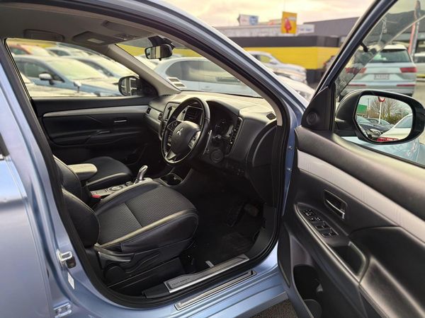 2013 Mitsubishi Outlander PHEV/4WD Carousel 17