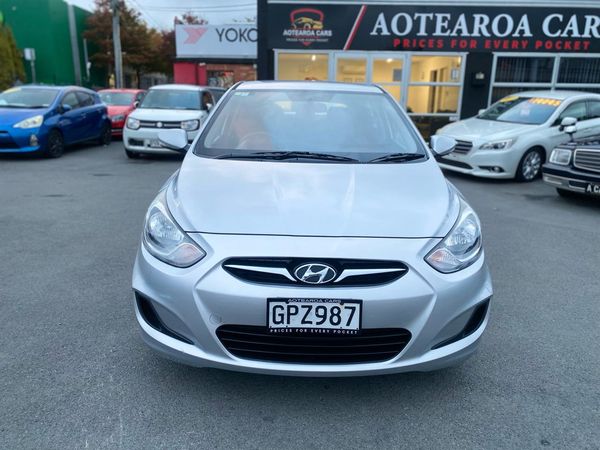 2012 HYUNDAI Accent 1.6 5D A4 Carousel 11
