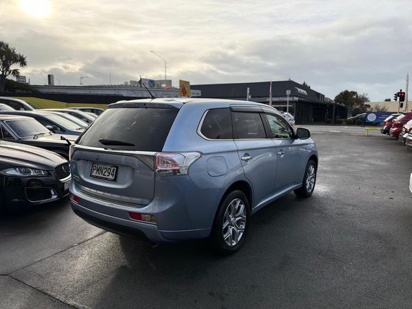 2013 Mitsubishi Outlander PHEV/4WD Carousel 14
