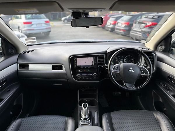 2013 Mitsubishi Outlander PHEV/4WD Carousel 5