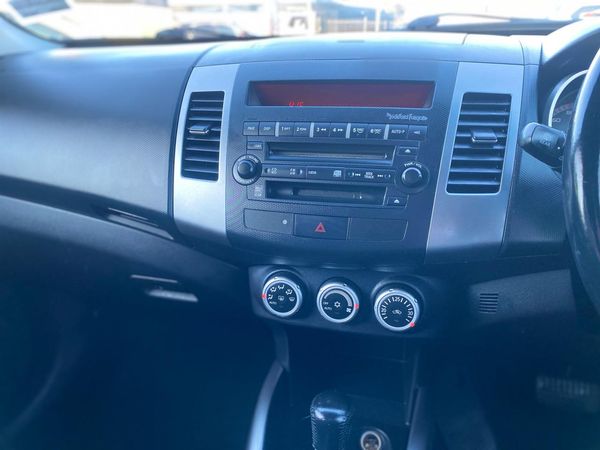 2006 Mitsubishi Outlander 7 Seater Carousel 3