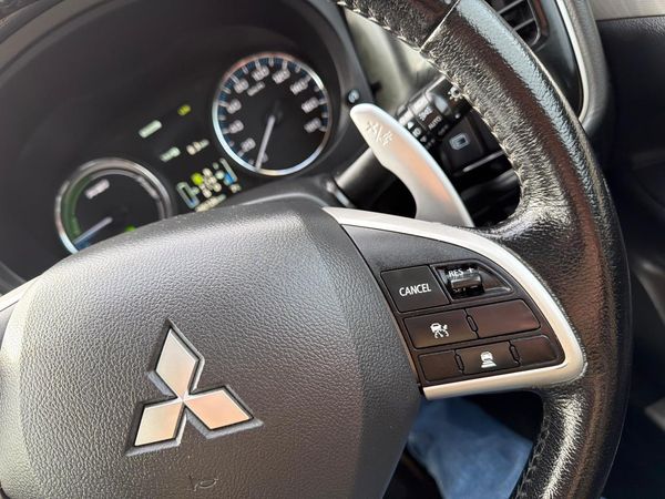 2013 Mitsubishi Outlander PHEV/4WD Carousel 7